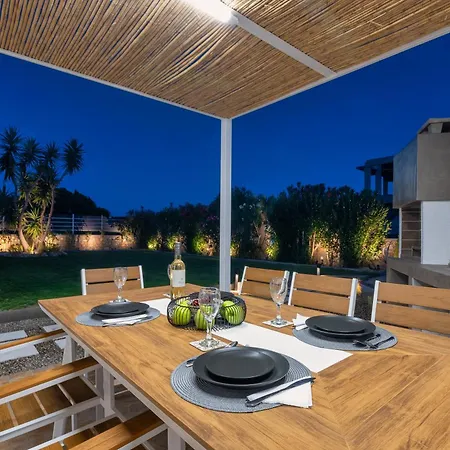 Villa Mariani Ii - In Lothiarika, Newly Renovated, Private Pool, Lindos 10 Min, 120m *