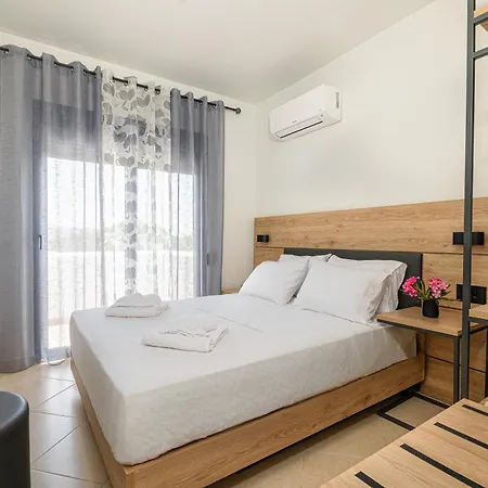 Mariani Ii - In Lothiarika, Newly Renovated, Private Pool, Lindos 10 Min, 120m Villa Lardos