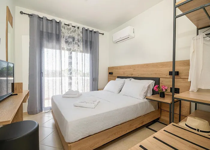 Mariani Ii - In Lothiarika, Newly Renovated June 2024, Private Pool, Lindos 10 Min, 120m 别墅 拉多斯